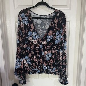 Women’s American eagle soft and sexy crepe shirt size XL fleece